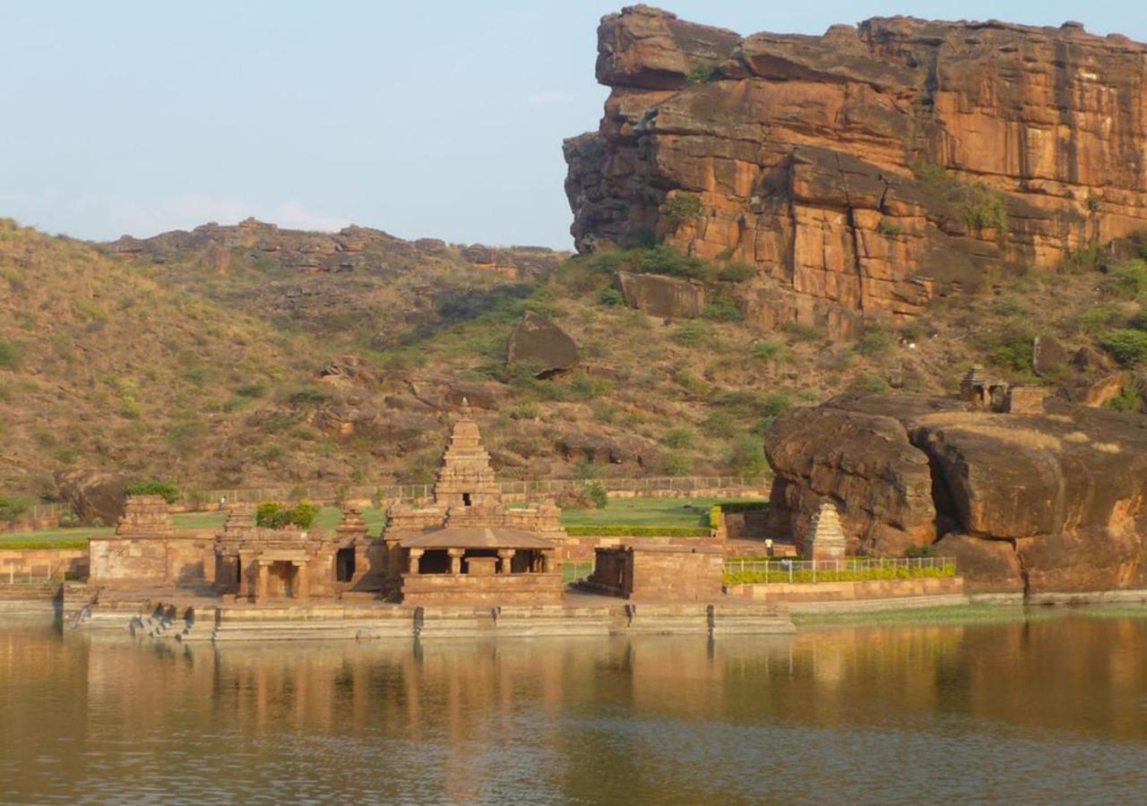 Agastya Villa By Veo - Part Of Stayvista Badami Exterior foto